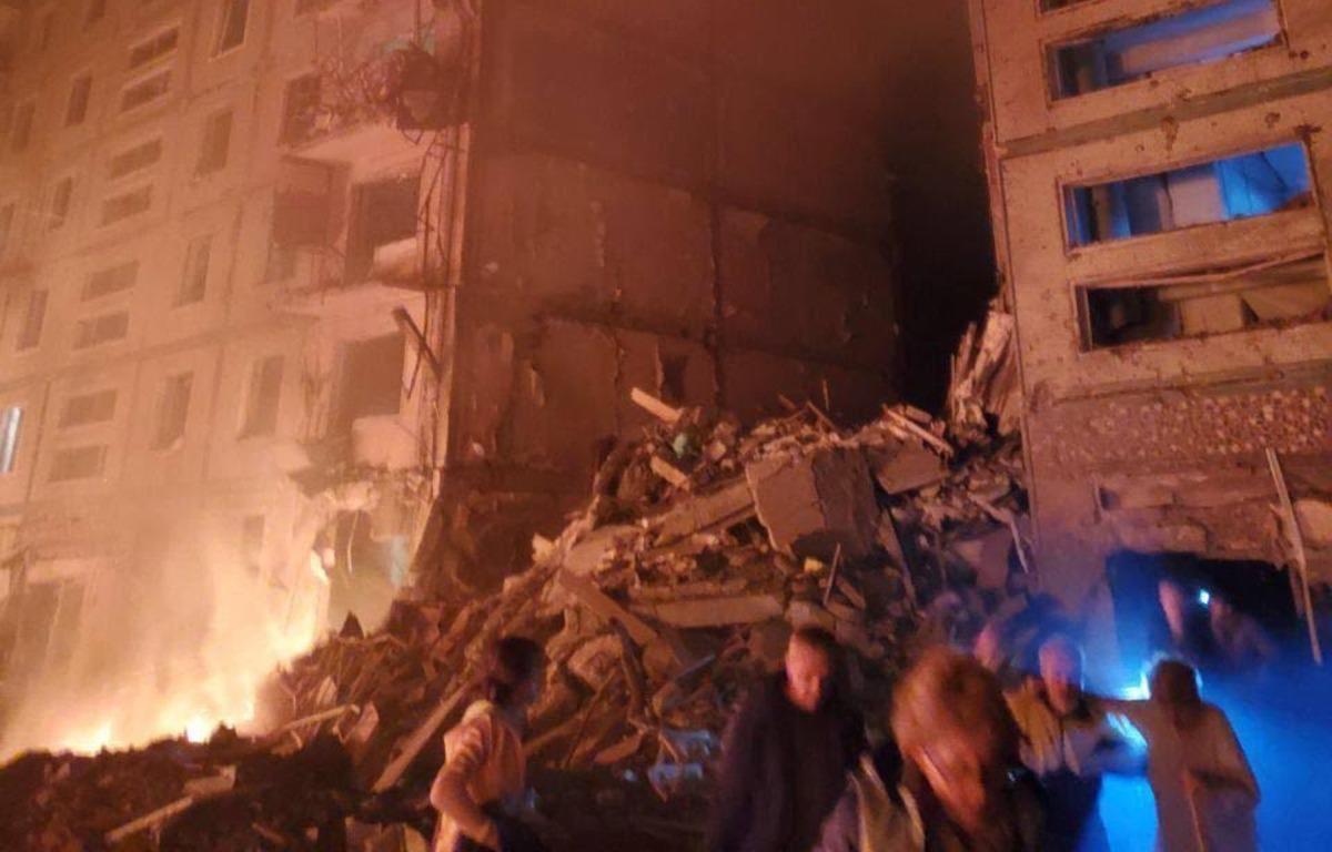Наслідки обстрілів Запоріжжя російськими окупантами / фото: Олександр Старух Наслідки обстрілів Запоріжжя російськими окупантами / фото: Олександр Старух