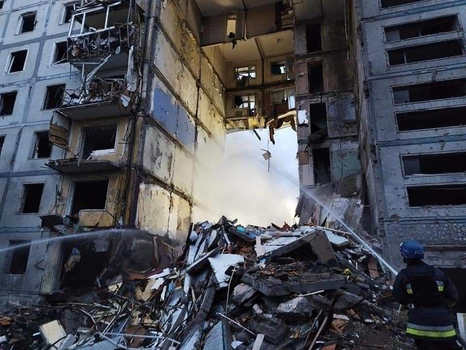 Окупанти знову вдарили по Запоріжжю \ фото ДСНС України Окупанти знову вдарили по Запоріжжю \ фото ДСНС України