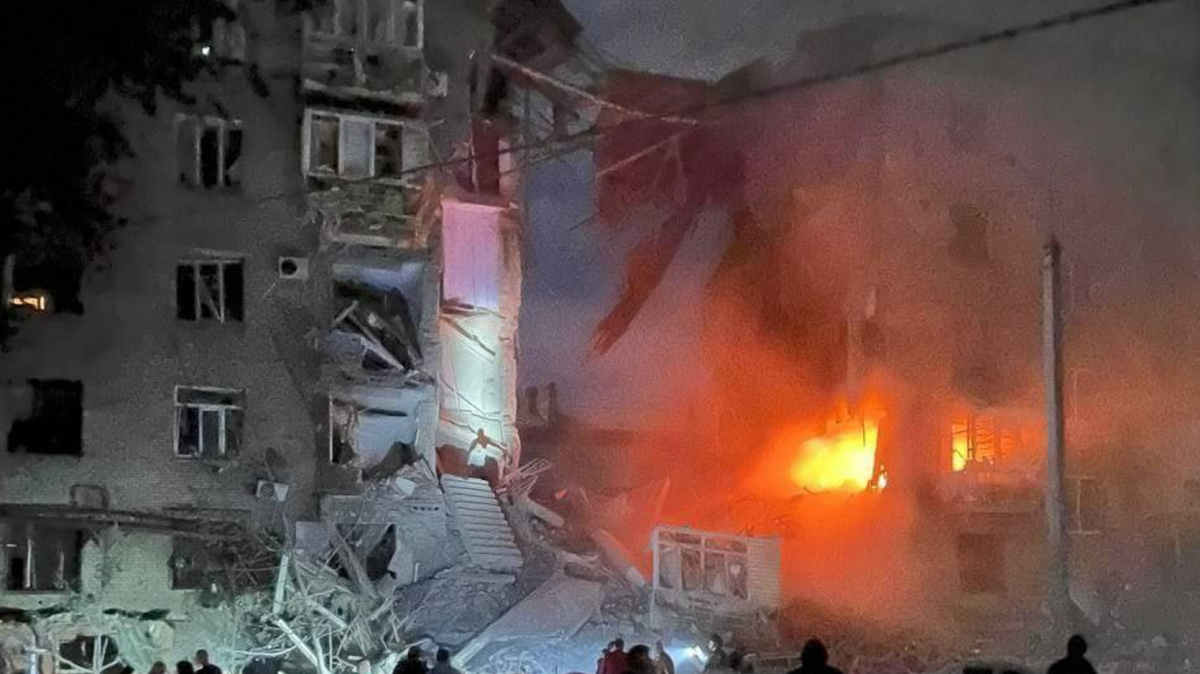 Удар по жилому дому в Запорожье / фото соцсети Удар по жилому дому в Запорожье / фото соцсети