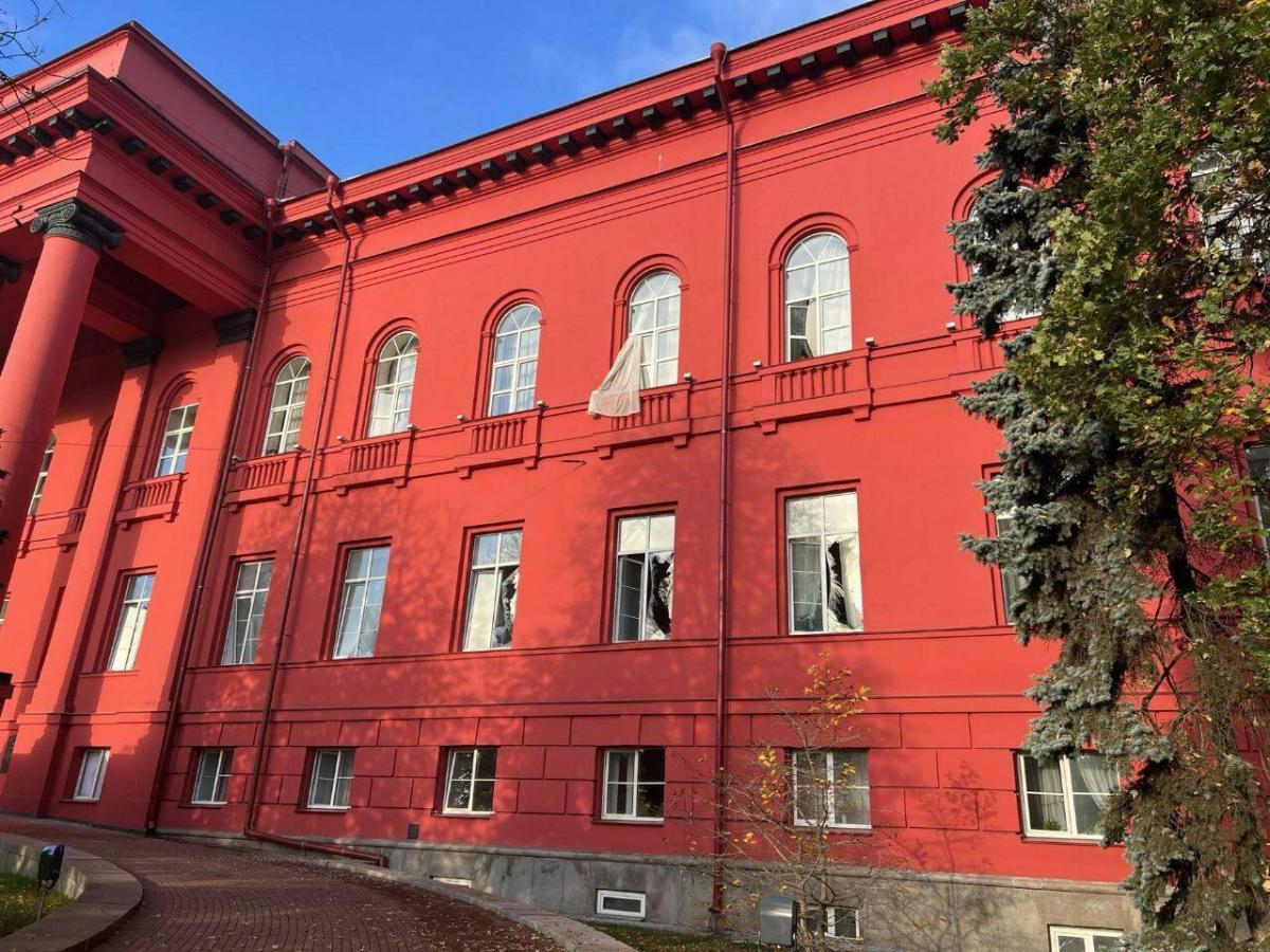 Росіяни завдали масованого удару по Києву / фото Телеграм-канал Олександра Ткаченка Росіяни завдали масованого удару по Києву / фото Телеграм-канал Олександра Ткаченка