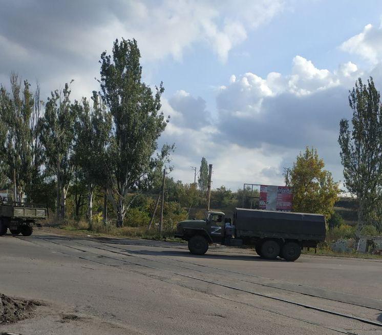 Окупанти переганяють техніку через Маріуполь \ Телеграм-канал радника мера Маріуполя Петра Андрющенка Окупанти переганяють техніку через Маріуполь \ Телеграм-канал радника мера Маріуполя Петра Андрющенка