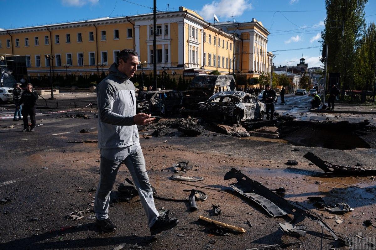 Последствия ракетной атаки РФ по Киеву / фото УНИАН (Вячеслав Ратинский) Последствия ракетной атаки РФ по Киеву / фото УНИАН (Вячеслав Ратинский)