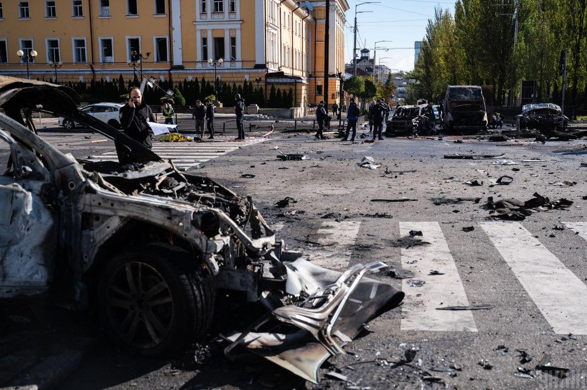 Последствия ракетного удара по Киеву 10 октября 2022 / фото УНИАН (Вячеслав Ратынский)