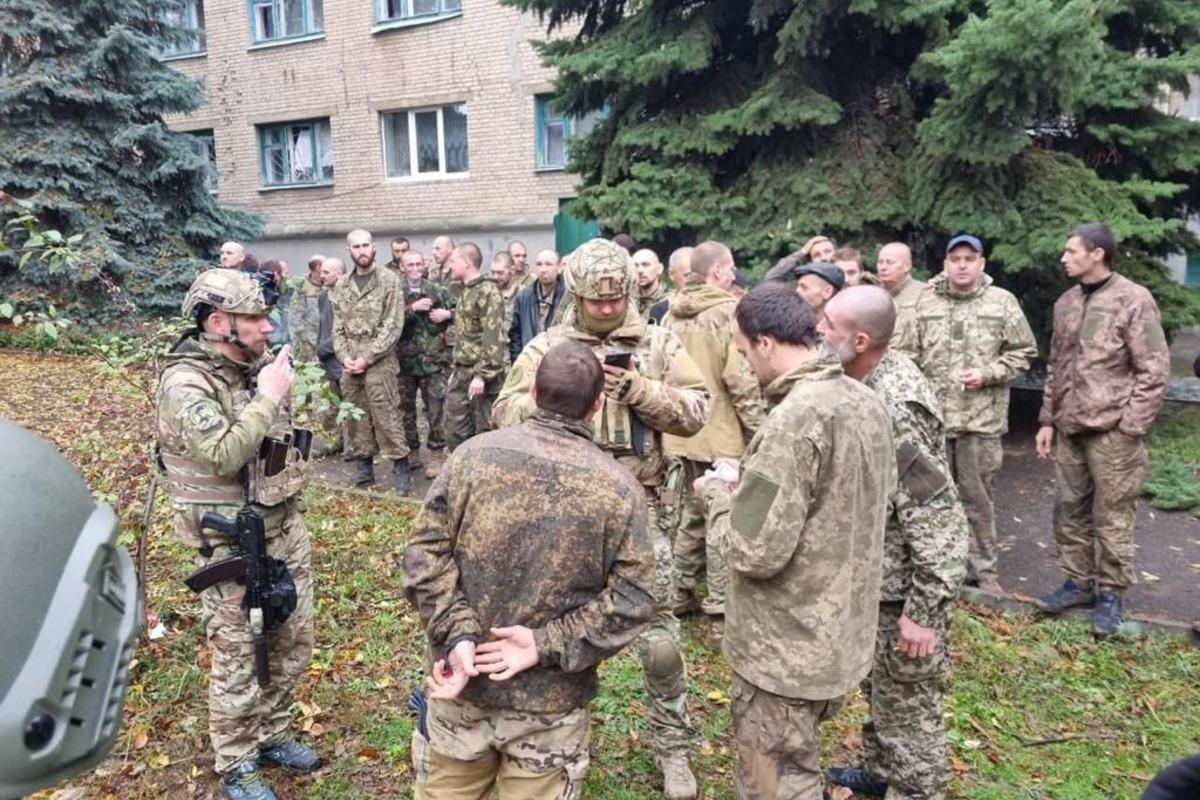 Серед звільнених з полону українських воїнів є троє офіцерів / фото t.me/Koord_shtab