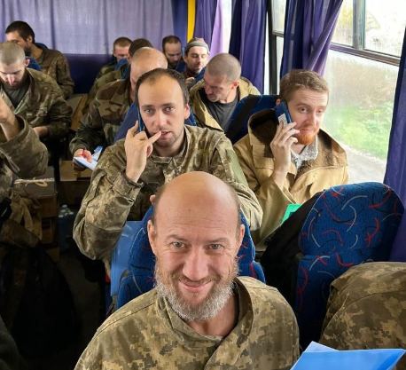 Серед звільнених з полону українських воїнів є троє офіцерів / фото t.me/Koord_shtab