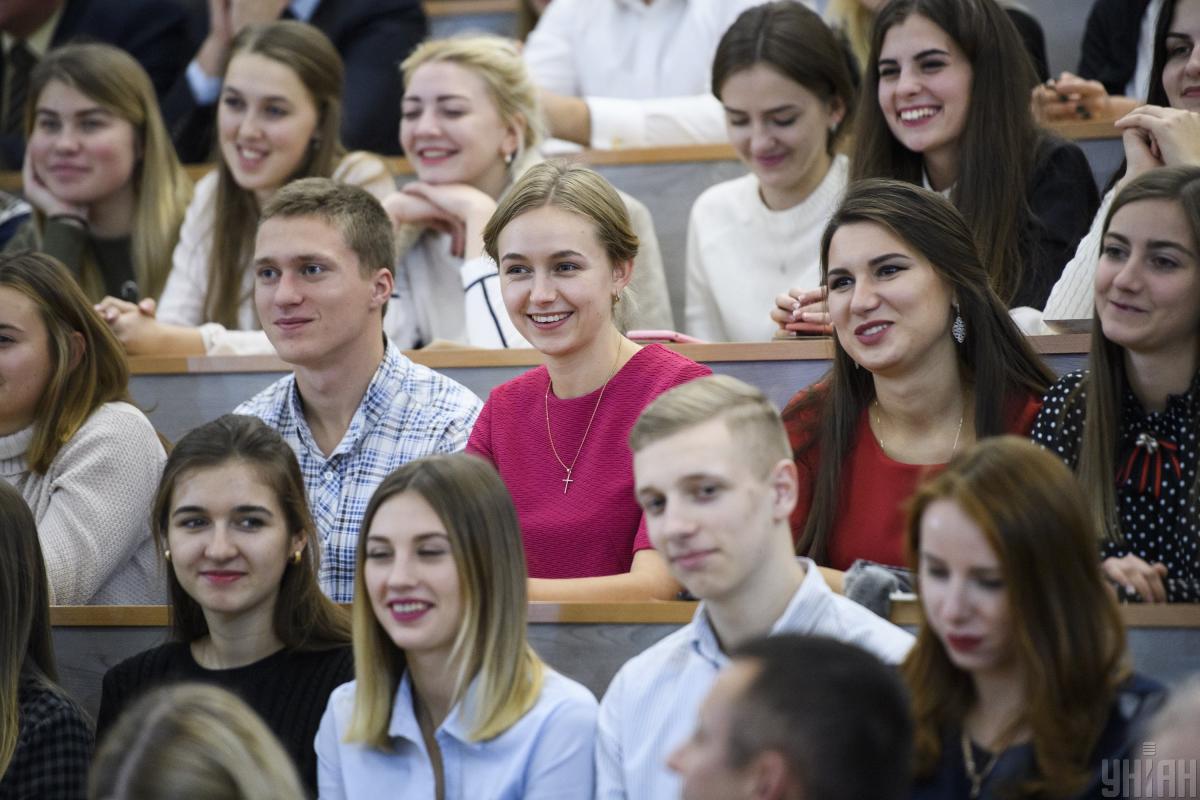 Студентів з числа ВПО та мешканців ТОТ переведуть на бюджет / фото УНІАН Студентів з числа ВПО та мешканців ТОТ переведуть на бюджет / фото УНІАН