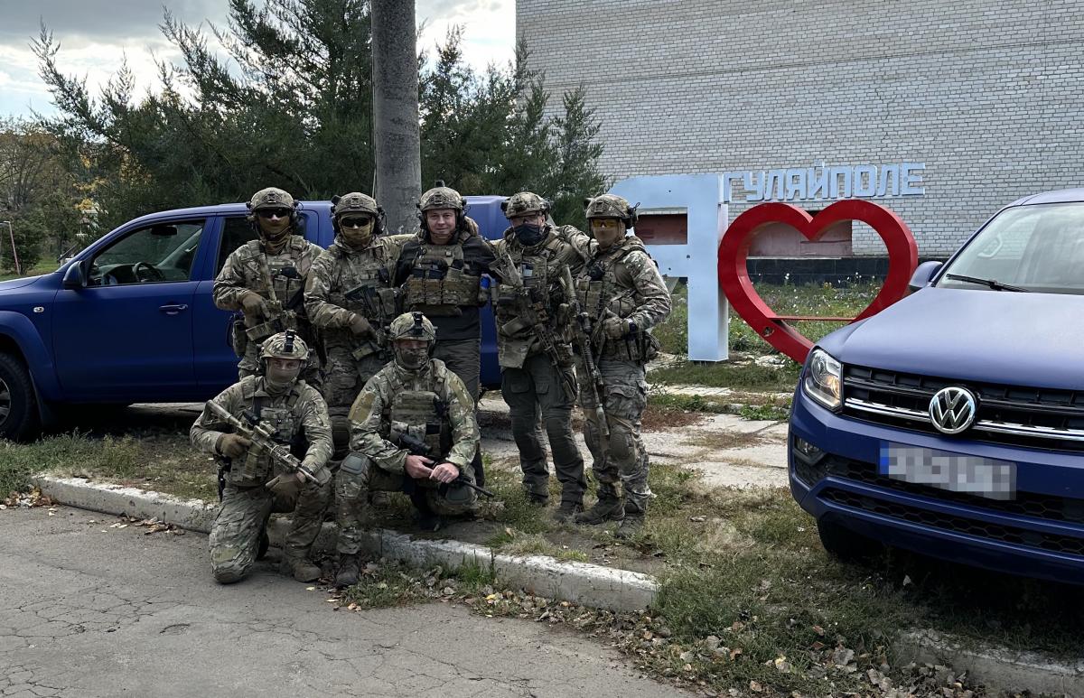 'Для мене велика честь жити з вами на одній землі' — народний тренер 'Голосу країни' Андрій Мацола відвідав українських захисників на передовій 'Для мене велика честь жити з вами на одній землі' — народний тренер 'Голосу країни' Андрій Мацола відвідав українських захисників на передовій