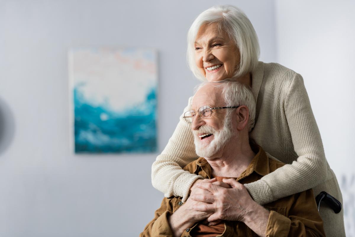 Счастливая пара пожилых людей / фото depositphotos.com