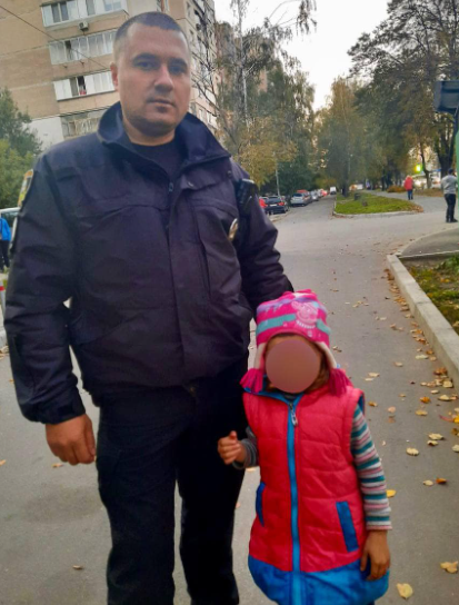 В Киевской области разыскали пропавшую маленькую девочку / фото facebook.com/pol.kyivregion В Киевской области разыскали пропавшую маленькую девочку / фото facebook.com/pol.kyivregion