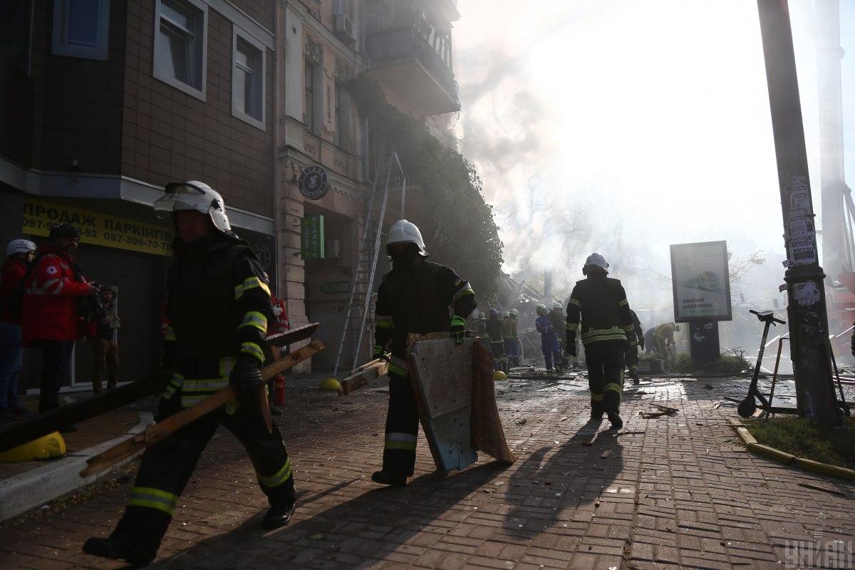В Киеве уже повреждено более 600 зданий / фото УНИАН, Ковальчук Виктор В Киеве уже повреждено более 600 зданий / фото УНИАН, Ковальчук Виктор