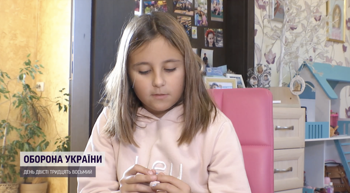 Дівчинка збирає гроші на потреби ЗСУ / Скріншот Школярка Діана Насібова збирає гроші на потреби ЗСУ