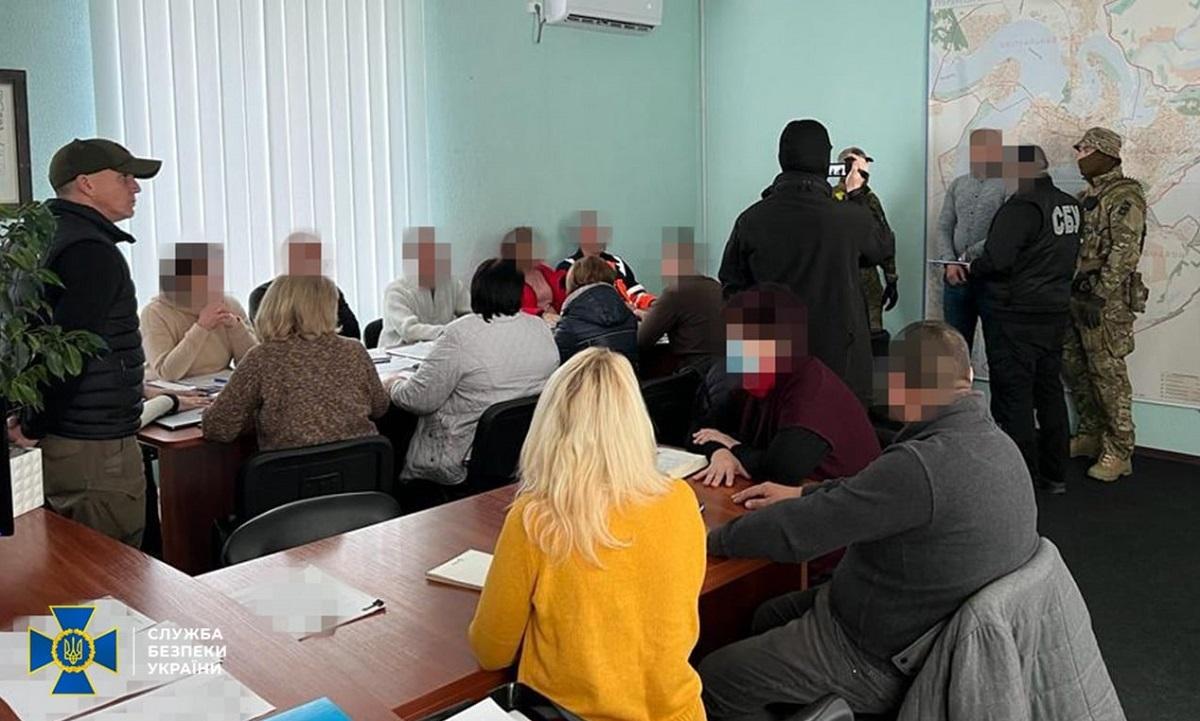 Предателя задержали прямо во время совещания у мэра фото СБУ Предателя задержали прямо во время совещания у мэра фото СБУ