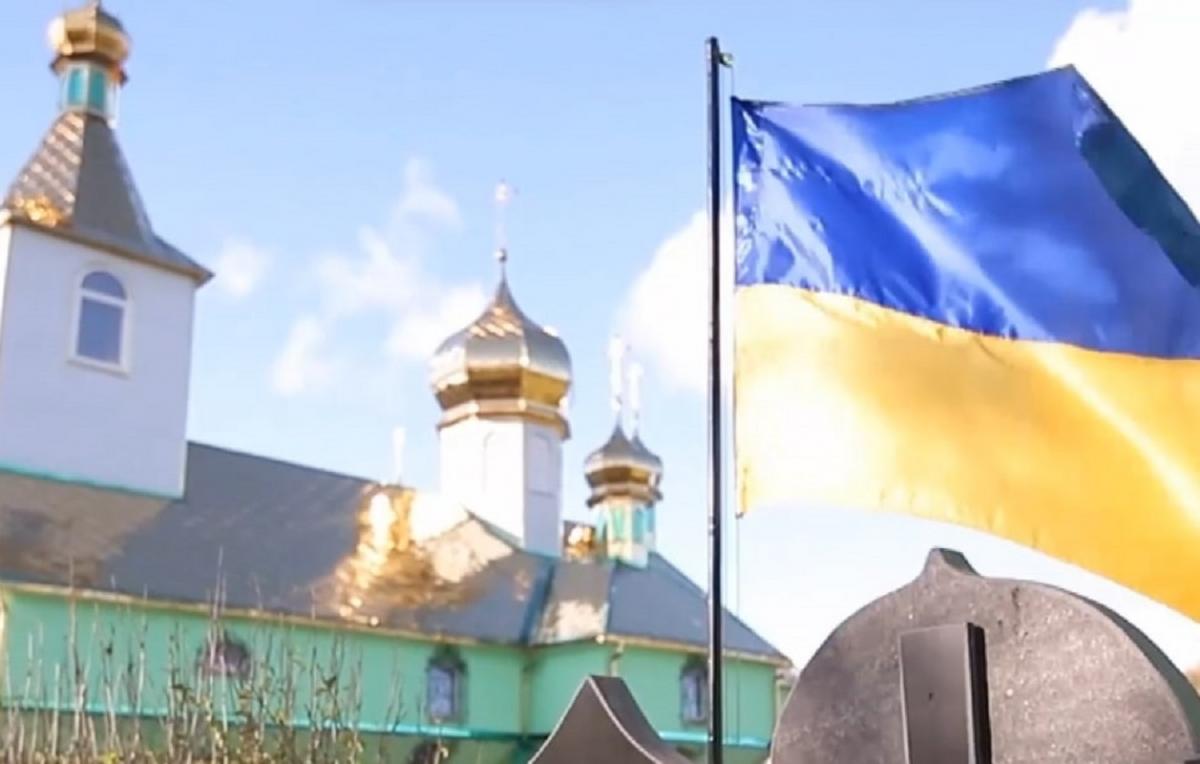 У селі Чорна Тиса, де народився та виріс захисник України, є тілько одна церква / скриншот У селі Чорна Тиса, де народився та виріс захисник України, є тілько одна церква / скриншот
