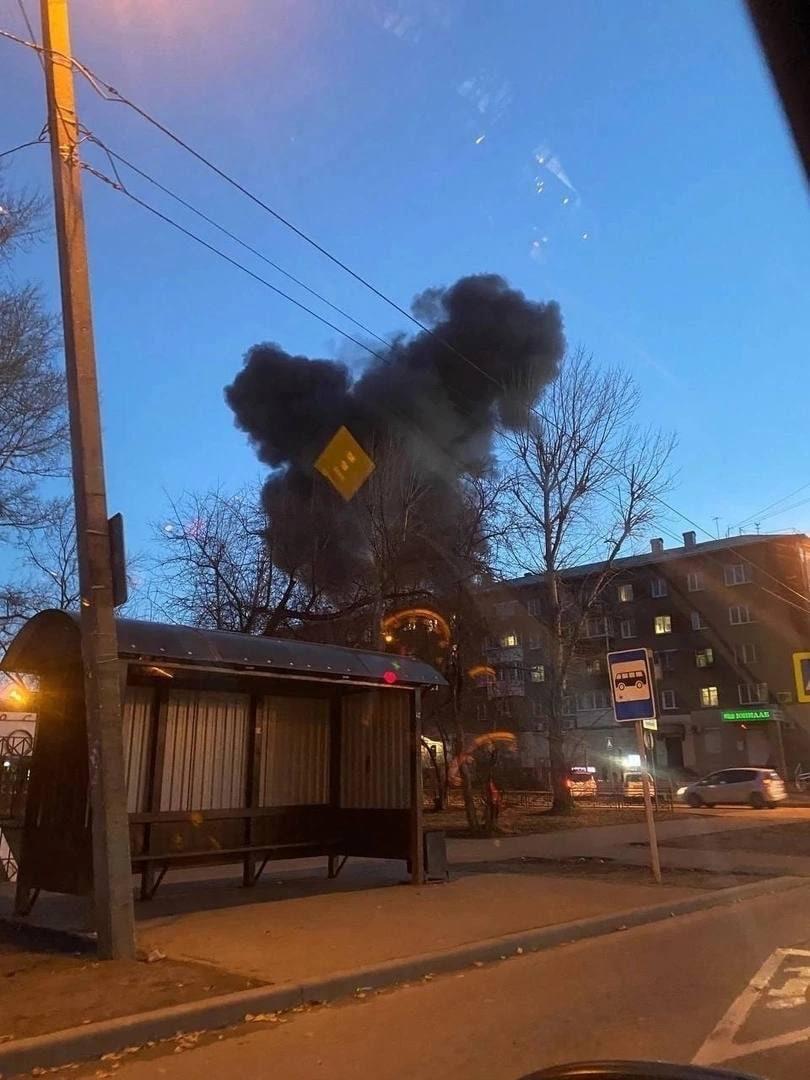 В Іркутську військовий літак впав на житловий будинок 