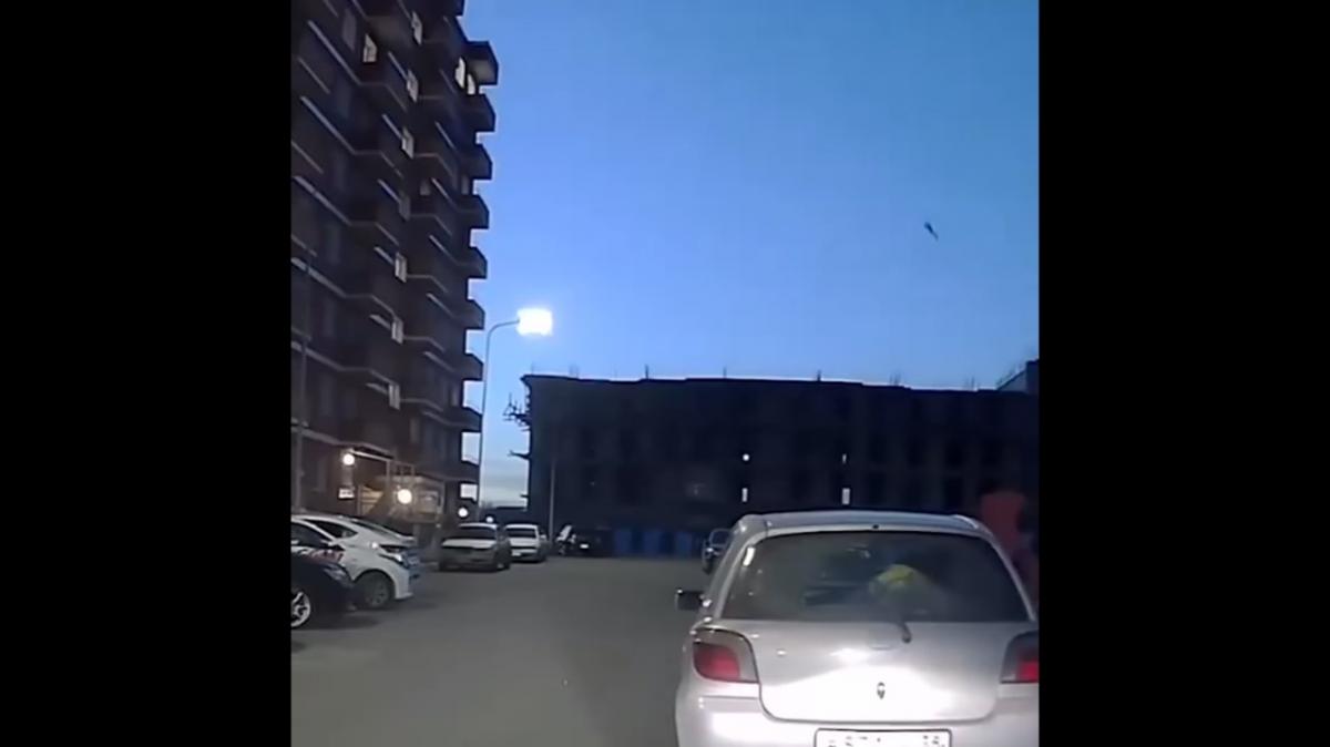 Момент падения самолета в РФ попал на видео Момент падения самолета в РФ попал на видео