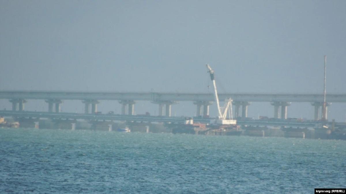 Окупанты пытаются починить Крымский мост  / фото Крим.Реалії