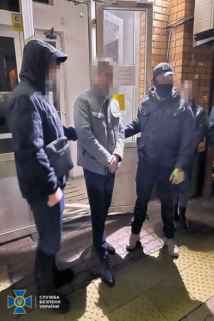 СБУ затримала депутата ОПЗЖ та столичного банкіра, які 'допомагали' ухилянтам (фото) СБУ затримала депутата ОПЗЖ та столичного банкіра, які 'допомагали' ухилянтам (фото)