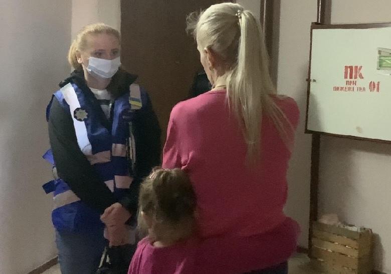 В Києві вилучили дитину, яка жила в антисанітарії / kyiv.npu.gov.ua В Києві вилучили дитину, яка жила в антисанітарії / kyiv.npu.gov.ua