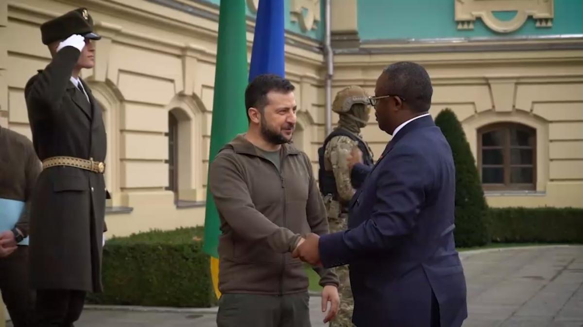 Президент Гвинеи-Бисау Умару Сисоку Эмбало посетил Украину / скриншот видео Президент Гвинеи-Бисау Умару Сисоку Эмбало посетил Украину / скриншот видео