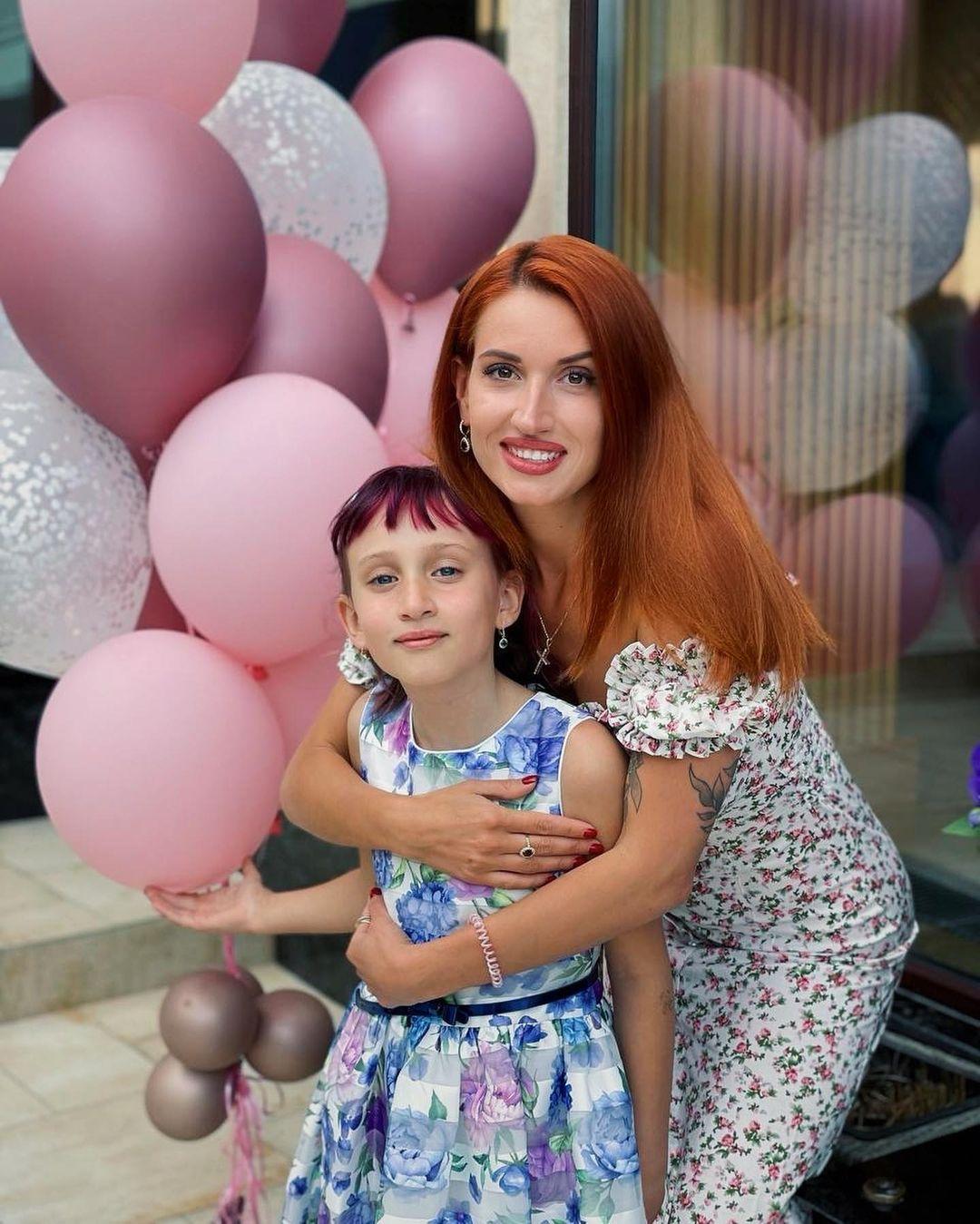 Evgenia Emerald con su hija / instagram.com/emerald.evgeniya