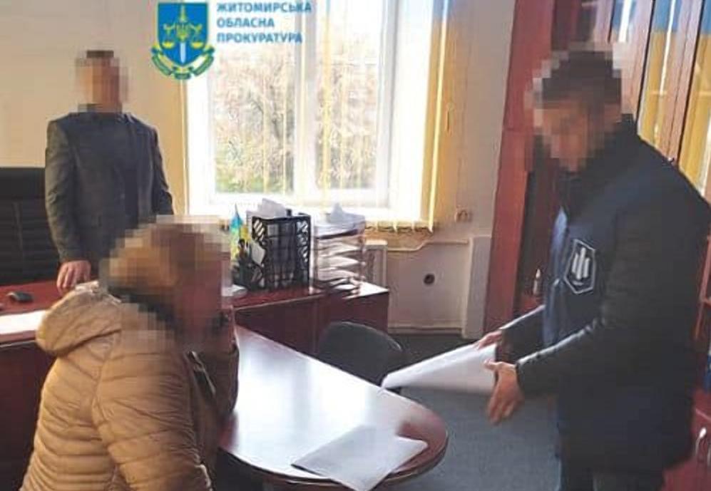 Затримання співробітниці ліцею / фото Офіс генпрокурора Затримання співробітниці ліцею / фото Офіс генпрокурора