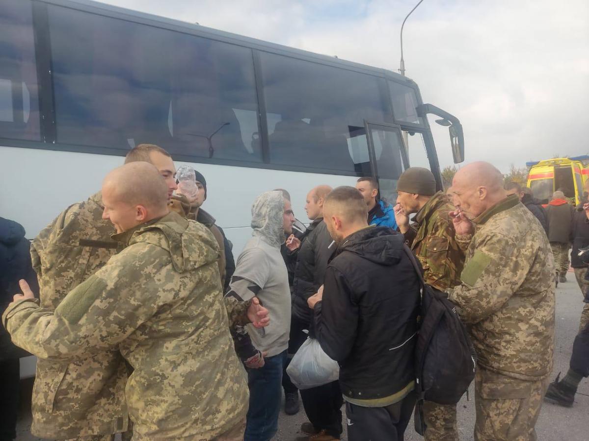 В результаті чергового обміну полоненими додому повернулися 52 українці / фото t.me/ermaka2022 В результаті чергового обміну полоненими додому повернулися 52 українці / фото t.me/ermaka2022