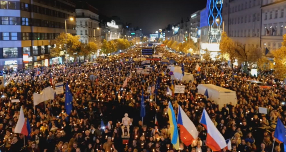 Масштабная демонстрация в столице Чехии / Скриншот