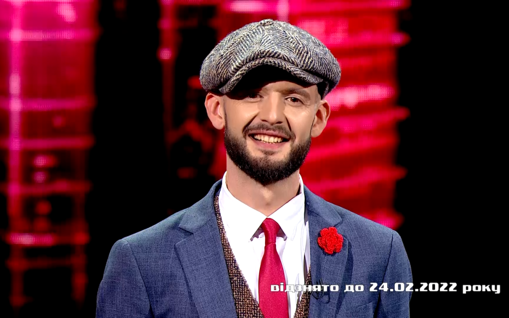 Клим подарував квіти ведучій і тренерам / скріншот YouTube Клим подарував квіти ведучій і тренерам / скріншот YouTube