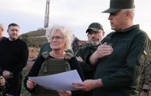 Міністр оборони Німеччини неочікувано прибула на південь і анонсувала поставки ППО (фото)