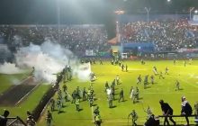 Трагедия на футбольном матче: в результате беспорядков на стадионе погибли 174 человека (видео)