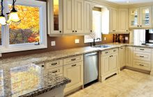 Заблестит, как новая: лайфхаки, как отмыть столешницу на кухне от грязи и жира