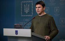 Продає останні крихти суверенітету: Подоляк оцінив ризик нового вторгнення з Білорусі