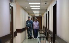 Росіянка залишила на могилі батьків Путіна записку з "побажанням здохнути" (фото)