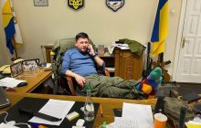 Виталий Ким умилил редким фото с женой и сыном