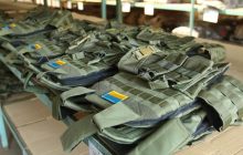 "Метінвест" передав армії 150 тисяч бронежилетів власного виробництва