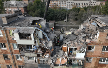 Обстріл Миколаєва: знайдено ще одне тіло, під завалами залишаються люди (фото, відео)