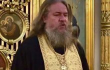 В России священник "сдал" в ФСБ депутата, поставившего свечку за победу Украины