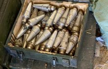 На Херсонщине во время бегства от ВСУ россияне бросили целые арсеналы своего оружия (фото)