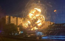 В РФ военный самолет упал на жилые дома: он мог бомбить Украину (видео)