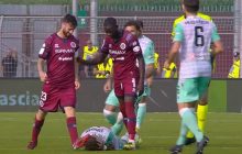 Кричуща підлість: у матчі чемпіонату Італії футболіст навмисне наступив шипами на голову суперника (відео)