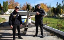 На Київщині у лісі виявили дрон-розвідник типу "Орлан-10" (фото, відео)