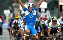 Погрожував колишній дружині пістолетом за коротку спідницю: легендарний велогонщик засуджений до трьох років в'язниці