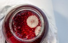 Прокипятить или выбросить: можно ли есть варенье с плесенью