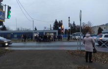 На заводі в РФ влаштували облаву на призовників: чоловіків відловлювали на виході (відео)