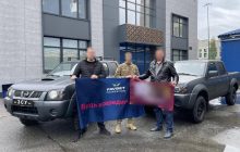 Favbet Foundation передал десантникам ВСУ два пикапа Nissan