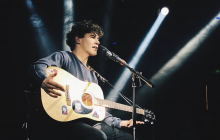 TikTok-сенсація ENLEO потужно переспівав Take me to church українською (відео)