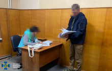 Жителька Миколаєва "полювала" за місцями дислокації бойових літаків ЗСУ (фото)