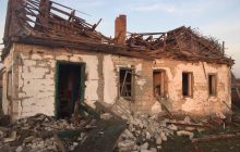 На Харьковщине во дворе дома взорвался неизвестный предмет, есть погибшая (фото)