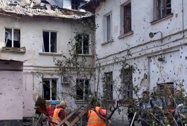 Во время обстрела Николаева пострадало 5 человек, среди них мама с малышом (фото)