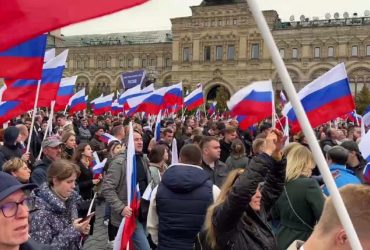 Росіяни відсвяткували загарбання українських земель 100-тисячним мітингом з Путіним: реакція ОП